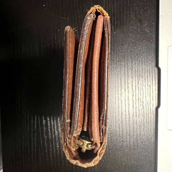 Louis Vuitton Wallet - Picture 3 of 5